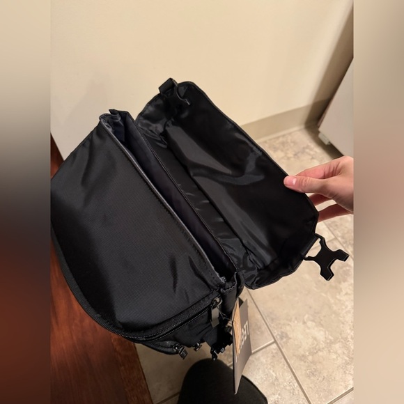 Lenovo Legion Active Gaming
Backpack - Picture 10 of 15